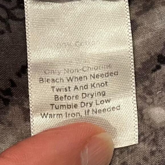 Talbots Cotton Gray, White Boho Paisley Sleeveless V-Neck Blouse, Ruffle Hem, 1X - Picture 8 of 12